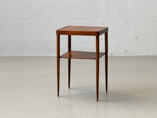 Mid-Century Beistelltisch mit Ablage aus Teakholz, 1960er Jahre