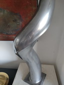 Scultura astratta in alluminio dal design vintage e modernista