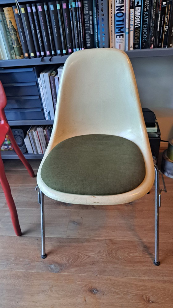 Image 1 of Herman Miller Eames DSS stoel