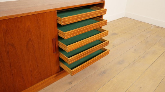 Image 1 of Credenza vintage | Ante scorrevoli | Design scandinavo |.