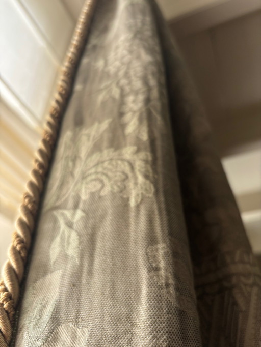 8 Beautiful Heavy English Curtains