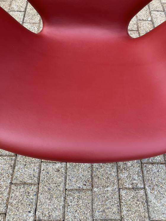 Image 1 of Silla Fritz Hansen Swan en cuero rojo indio, ¡¡¡NUEVA!!!