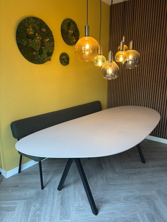 Image 1 of Studio Henk tafel Blob met beige Fenix blad 