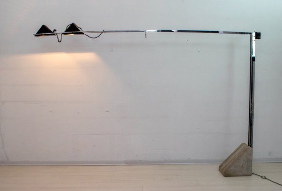 Image 1 of Mid Century Modern Italienische Stehleuchte aus Stahl und Travertin, 1970er Jahre