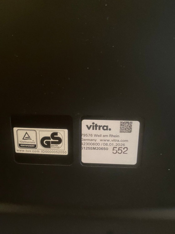 Image 1 of Vitra - Softshell con braccioli - Rivestimento: Nubia 01 - Base: Quattro gambe nero