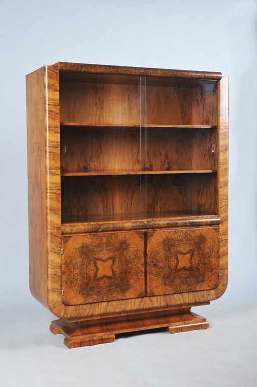Originele art-deco vitrinekast, van J. Halabala voor UP Závody, walnoothout, Tsjechië, jaren 1920 – vitrinekasten, Wood