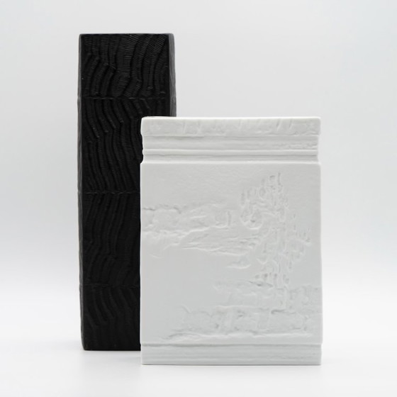 Image 1 of Martin Freyer Rosenthal Bisque Porcelaine Noire & Witte Vaas Duo OP-ART Reliëf
