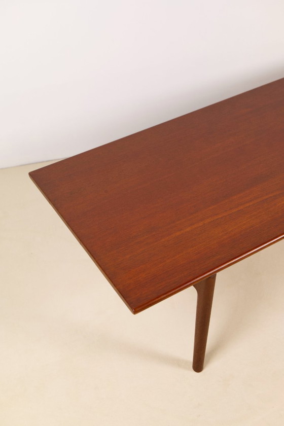 Image 1 of Table basse Hans Wegner AT-15 en teck massif et chêne pour Andreas Tuck