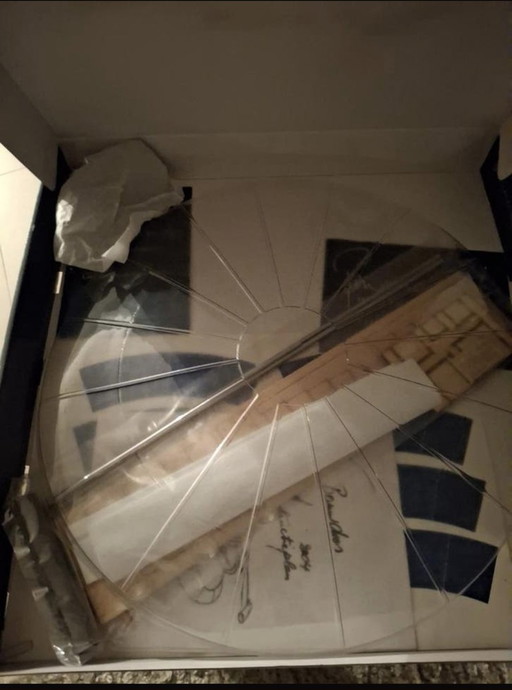 Panamarenko: Kit di montaggio del modello Flying Island in vendita