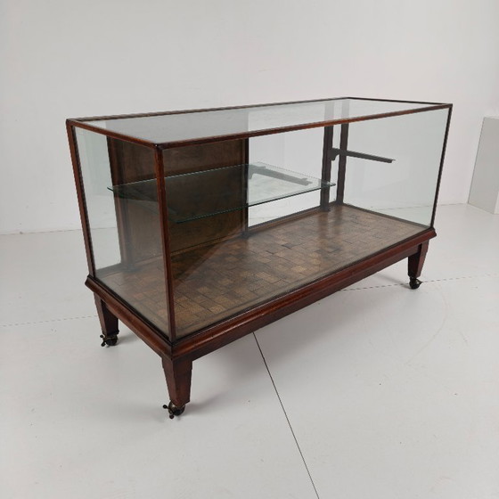 Image 1 of Vetrina/bancone di negozio inglese (1910–1920)