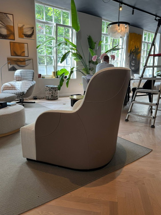 Image 1 of Poltrona Meridiani Liu Kuoio