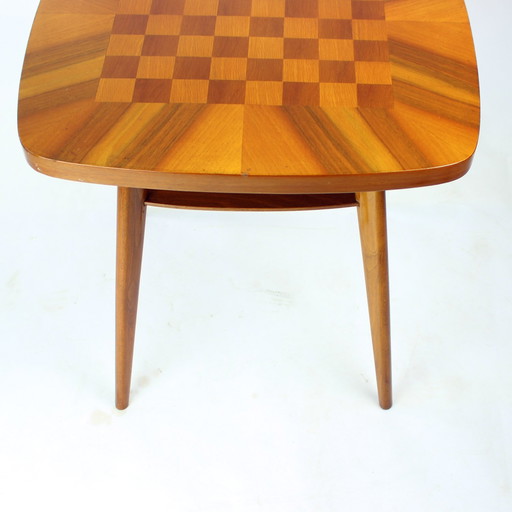 Table basse à échecs en noyer, Mid Century, Tchécoslovaquie, années 1960