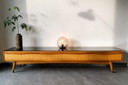 Credenza bassa vintage, design retrò danese di metà secolo, in teak