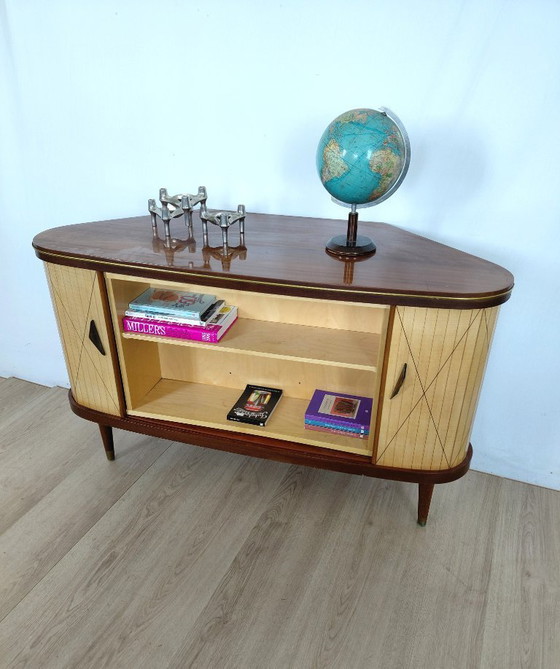 Image 1 of Armoire d'angle des années 50 avec barre secrète
