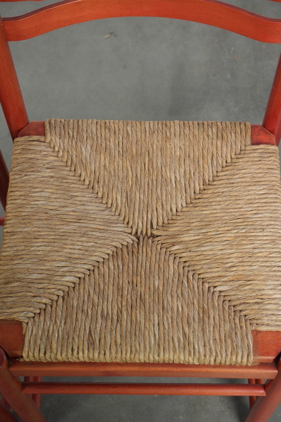 Image 1 of 2 x Leuk rood vintage houten stoeltje uit de jaren ’70 met een gevlochten rieten zitting