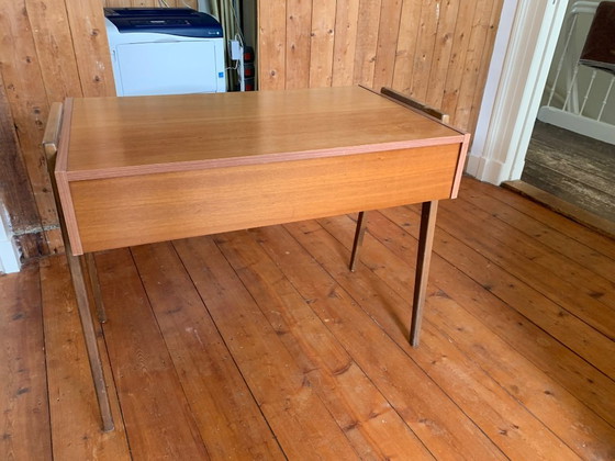 Image 1 of escritorio de los años 60