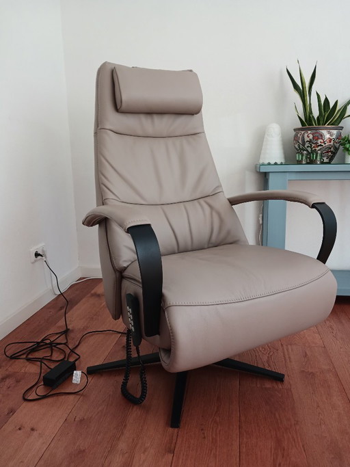 Prominent sta-op fauteuil E-100 incl. nekkussen (meest complete uitvoering)