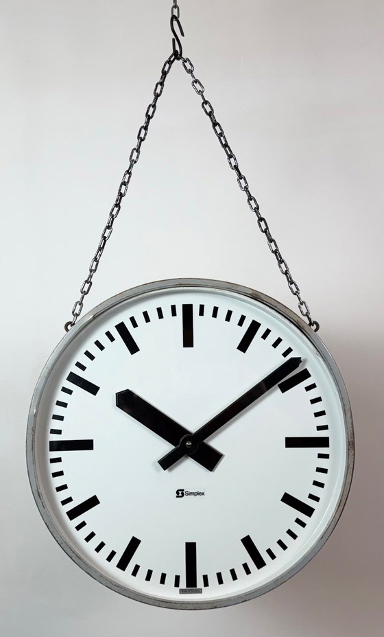 Grande horloge industrielle double face pour chemin de fer ou usine, de la marque Simlex, années 1960 (photo 3 of 18)