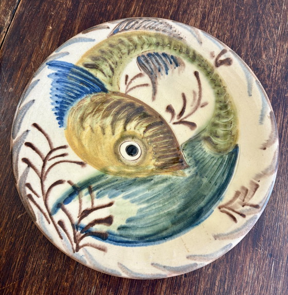 Set di 2 piatti decorativi vintage in ceramica catalana con motivo a pesci (La Bisbal, circa 1960) (photo 3 of 8)