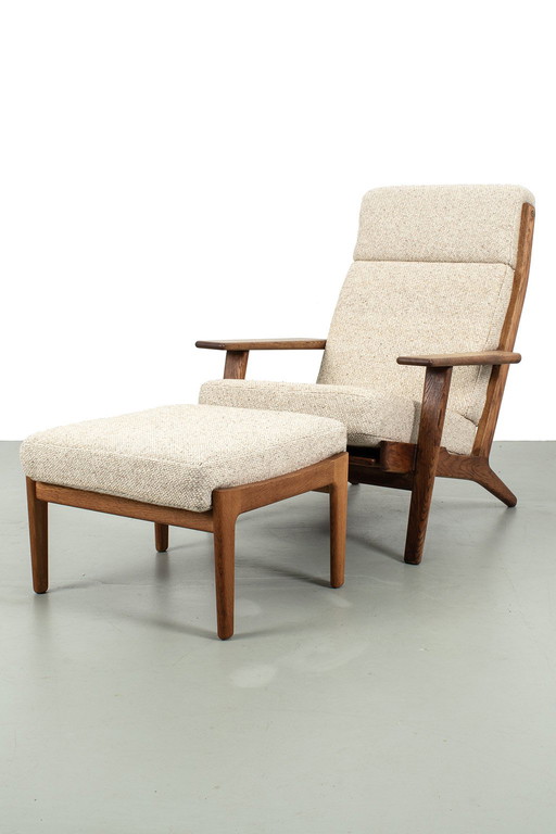 Hans Wegner GE 290 fauteuil met voetenbank