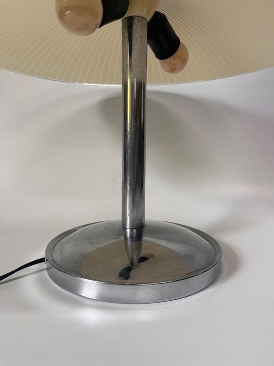 Image 1 of Lampada da tavolo d'epoca cromata con paralume foderato metà secolo