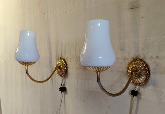 Wandleuchten aus vergoldetem Messing und Opalglas-Tulpe - Mitte 20. Jh. – Brass (photo 4 of 10)