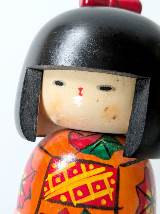 Image 1 of Vintage Japanse Kokeshi-pop | Handbeschilderd hout met herfstbladerendecoratie