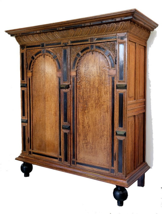 Image 1 of Hollandse 17de eeuwse Toogkast eikenhout