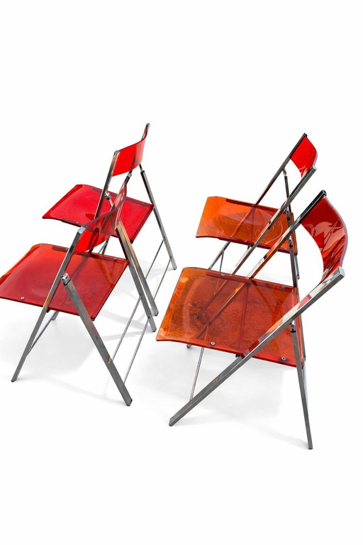 Chaises KARE Design, verre acrylique rouge, empilables