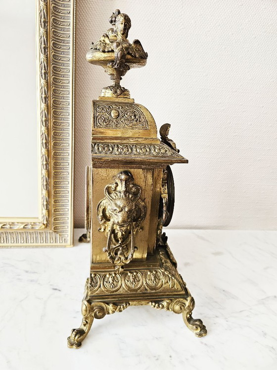 Image 1 of Grote Napoleon III-klok uit de 19e eeuw, 45 cm, 8 kg, brons en tin, met leeuwen en bustes, compleet met sleutel