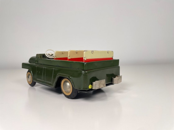 Image 1 of Coppia di Jeep giocattolo d'epoca, una macchina aperta degli anni '60 e una Jeep militare in metallo degli anni '40