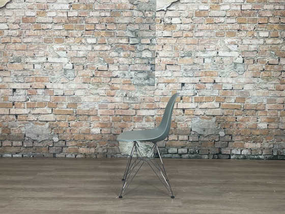 Image 1 of Vitra DSR grigio