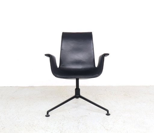 Sedia girevole Walter Knoll "The Bucket Chair", nera