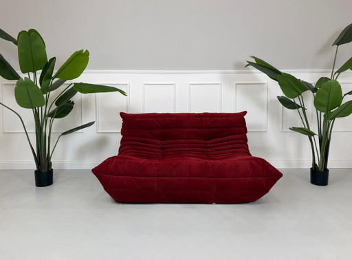 Sofá de diseño Ligne Roset Togo de 2 plazas en Alcantara rojo