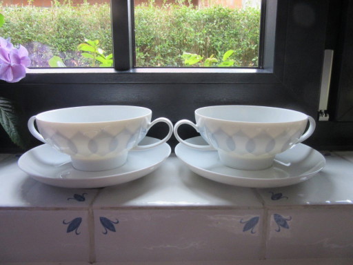2 ciotole e piattini da zuppa Rosenthal, modello Bjorn Wiinblad Lotus, blu, vintage – servies, Porcelain