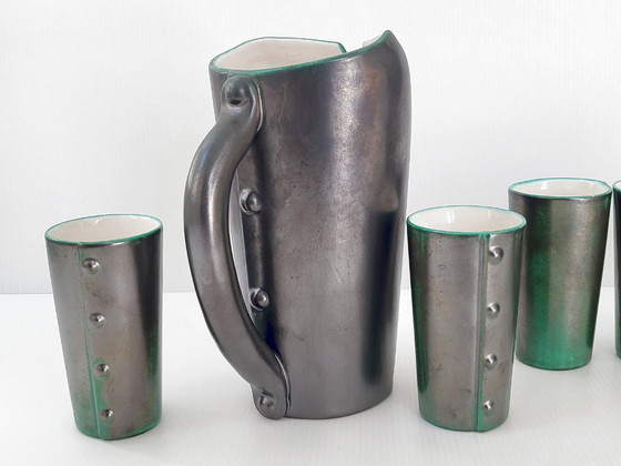 Image 1 of Karaf en 6 vintage glazen uit de jaren 60, zwart parelmoer keramiek met metallic look, gesigneerd.