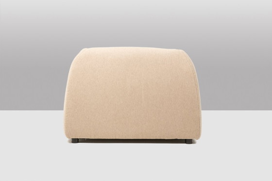 Image 1 of Coppia di poltrone ampie e comode in tessuto beige. Stile contemporaneo.