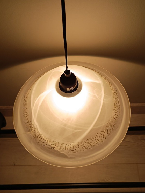 Image 1 of Paire de lustres en pâte de verre blanc et doré