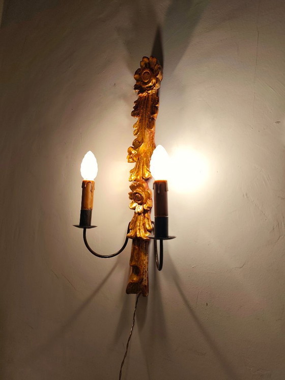 Image 1 of Barocke Wandleuchte aus Holz. Spanien, 1940er Jahre.