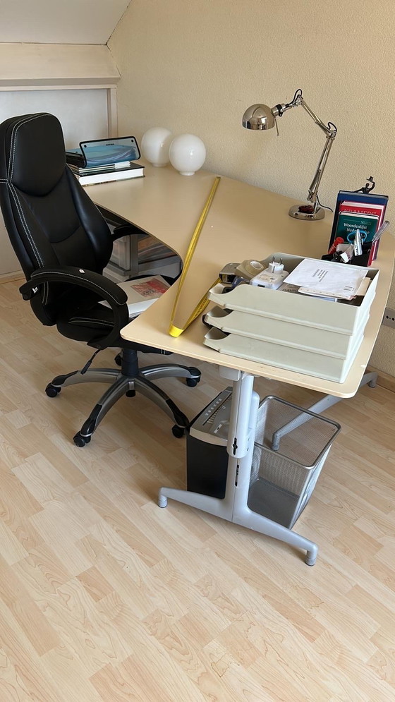 Image 1 of Scrivania addominale regolabile Lensvelt