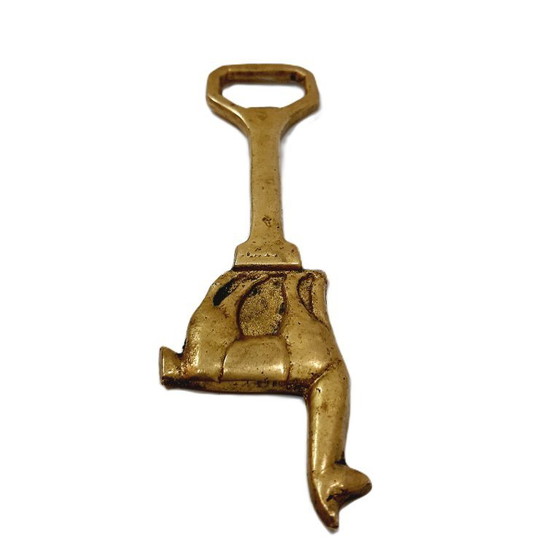 Image 1 of Abridor de botellas de cerveza antiguo de latón con una llama en el mango
