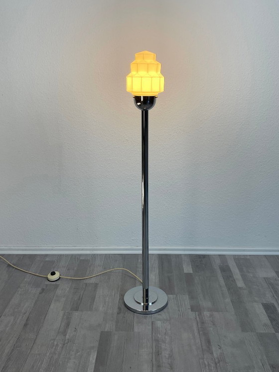Image 1 of Vintage vloerlamp in art-decostijl, jaren 70, chroom en glas.