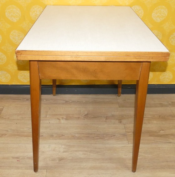 Image 1 of Table de cuisine pratique des années 50 79x59/118 mécanisme pliant-rotatif avec tiroir rétro vintage