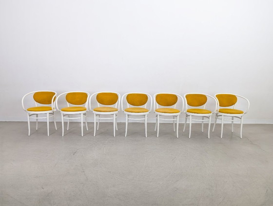 Image 1 of Set van 7 Thonet stoelen 210 P gebogen hout jaren 60 geel designklassieker