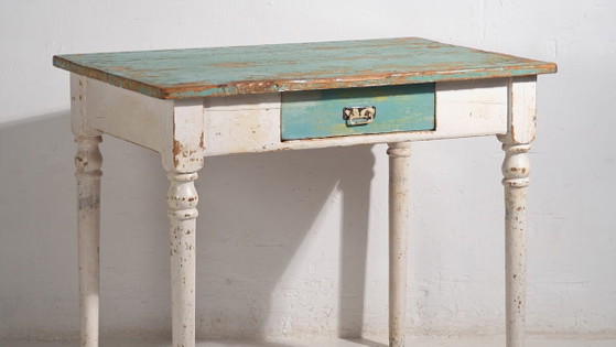 Antiker Beistelltisch mit türkisgrüner Patina (ca. 1920) #7 – Beistelltische (photo 3 of 16)