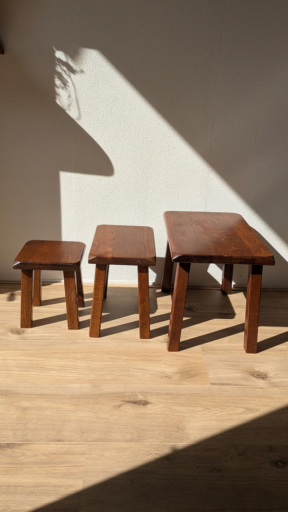 Image 1 of Set aus 3 brutalistischen Eichenholz-Beistelltischen im Mid-Century-Stil