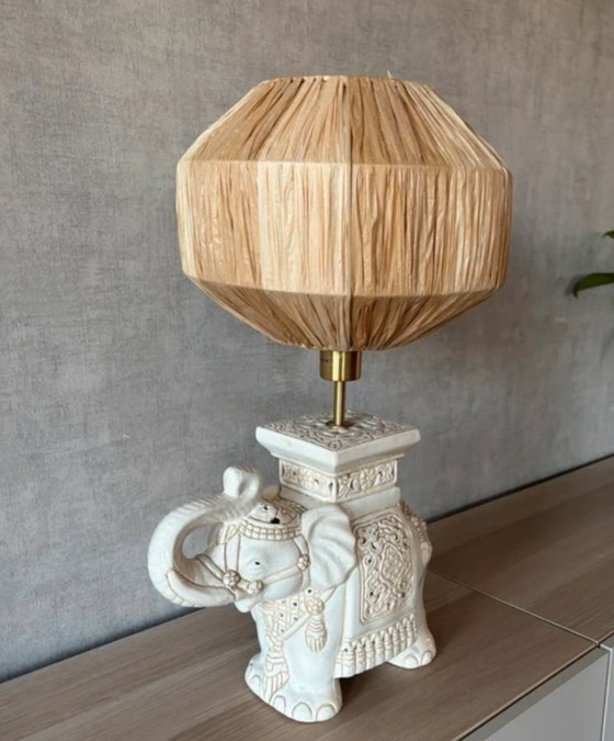 Image 1 of Lampada da tavolo a forma di elefante