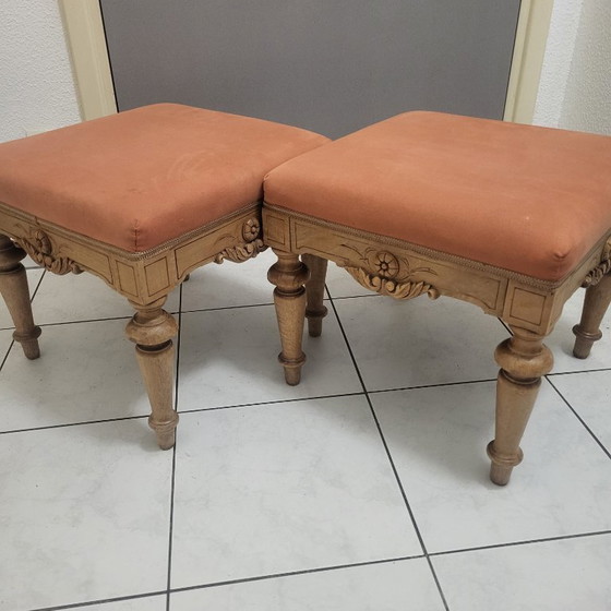 Image 1 of 2 pouf, sgabelli in stile Luigi XVI, in legno e pelle scamosciata