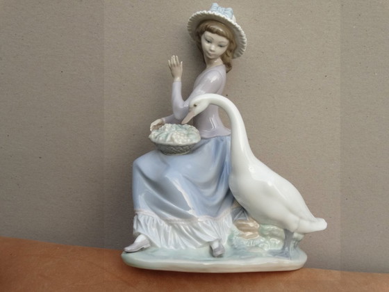 Image 1 of Niña con pato, Mädchen mit weißer Ente, Lladró, Niña con pato