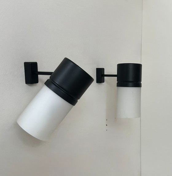 Image 1 of Coppia di applique vintage regolabili, metallo nero opaco e vetro opalino, Francia, 1950